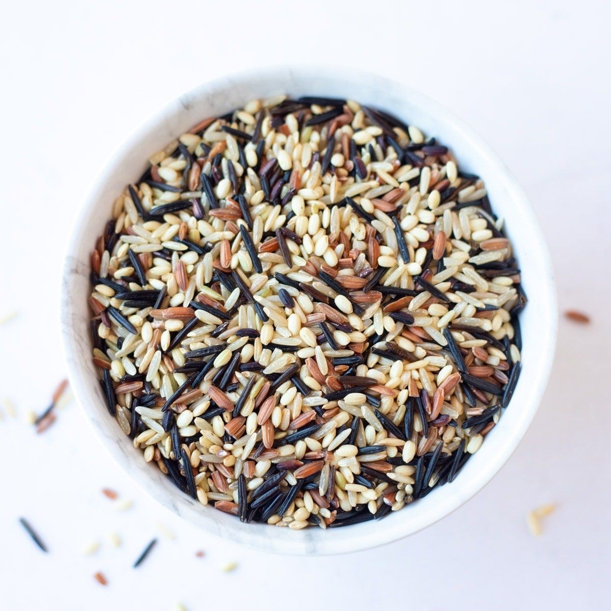 Arroz 7 grãos é uma mistura nutritiva de cereais e sementes, rica em fibras, com textura variada e sabor levemente amendoado, ideal para uma alimentação equilibrada.